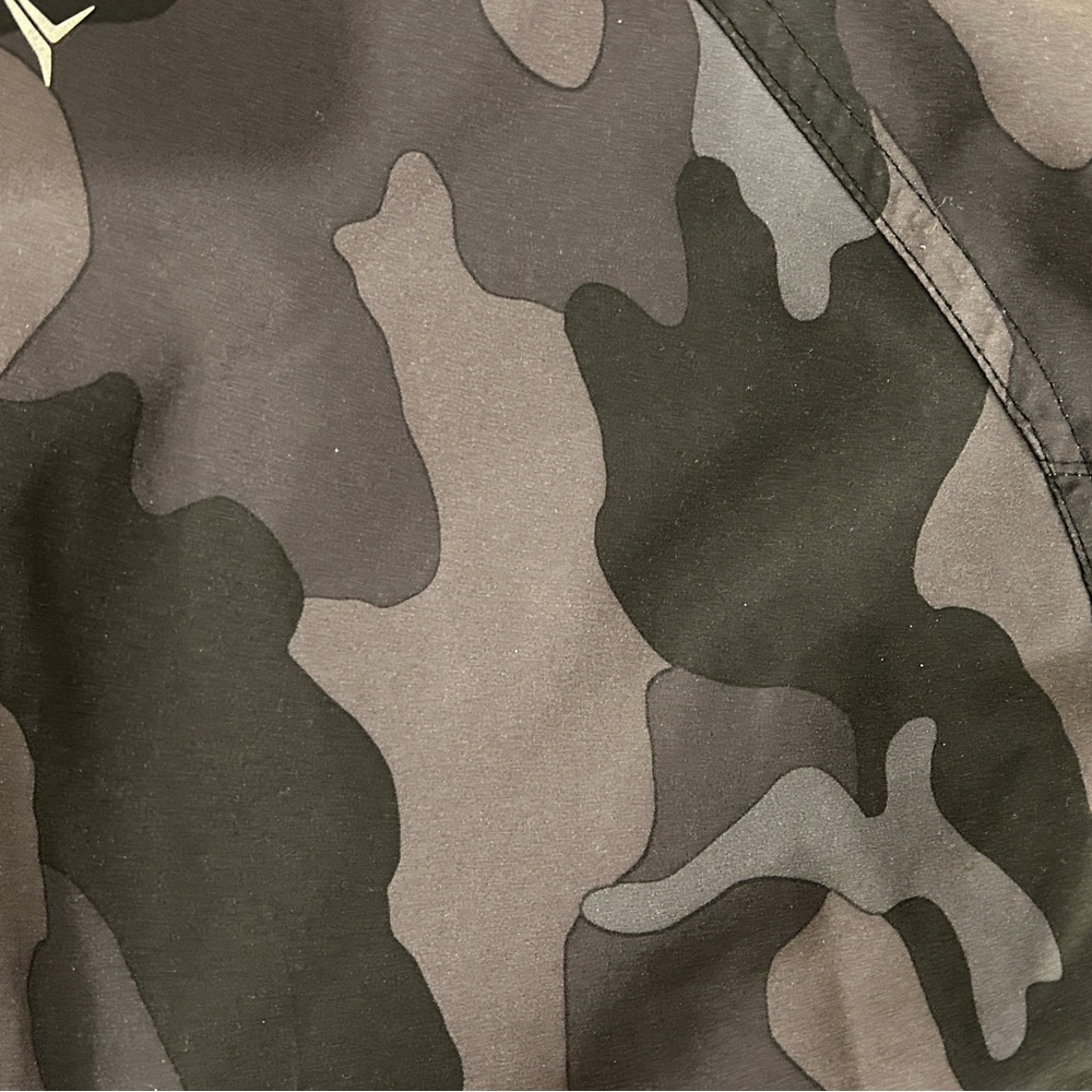 Old Navy Charcoal Camo Athletic Shorts - Picture 5 of 6